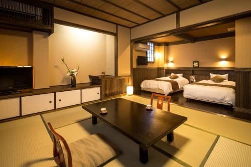 Room with Tatami Area with Shower