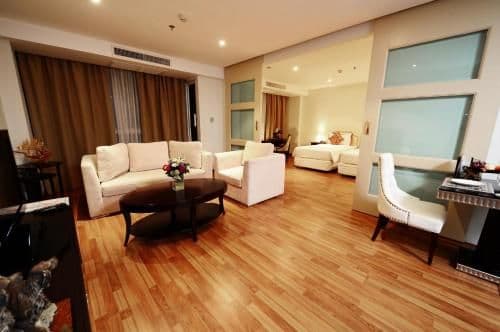 Deluxe One-Bedroom Suite