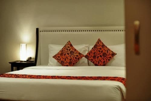 Deluxe One-Bedroom Suite