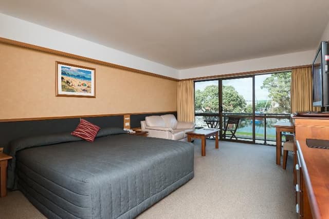 DOUBLE SUPERIOR KING BED