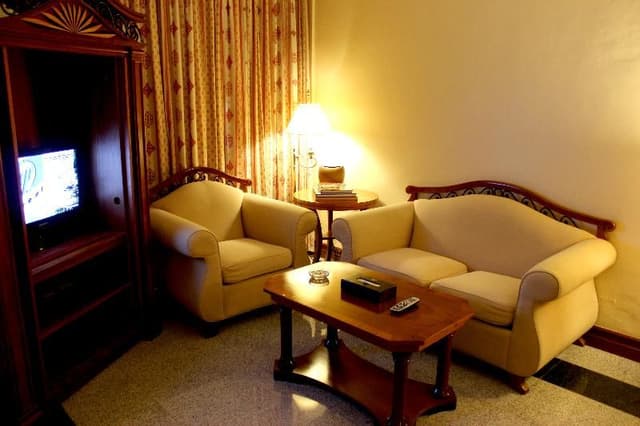 SUITE BUSINESS