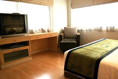 One-Bedroom Suite with Buffet Breakfast