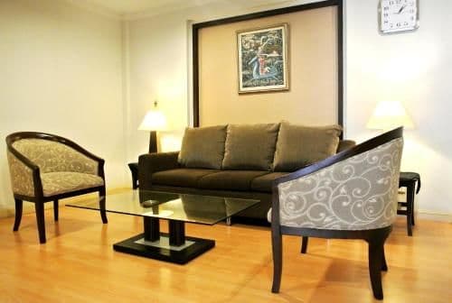 One-Bedroom Suite with Buffet Breakfast