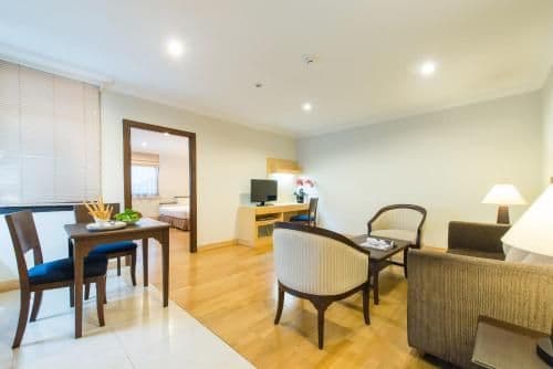 One-Bedroom Suite with Buffet Breakfast