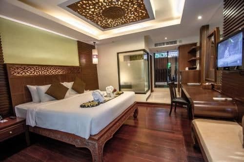 Villa with Spa Bath