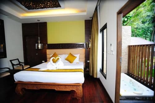 Villa with Spa Bath