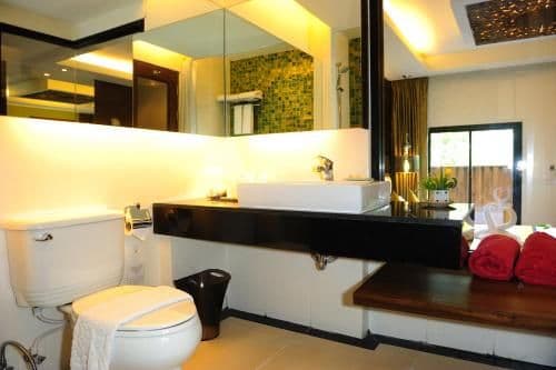 Villa with Spa Bath