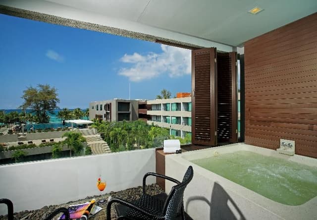 SUITE WITH JACUZZI