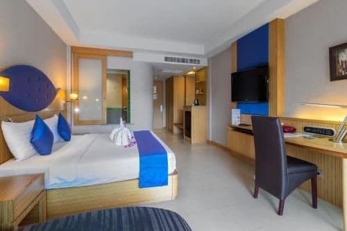 Grand Deluxe Double or Twin Room with Pool Access