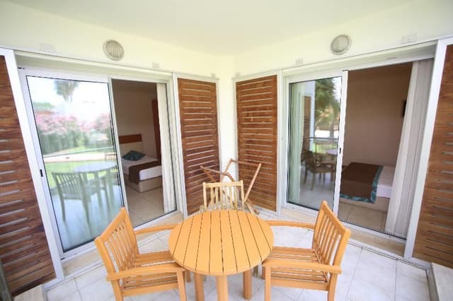 FAMILY ROOM STANDARD