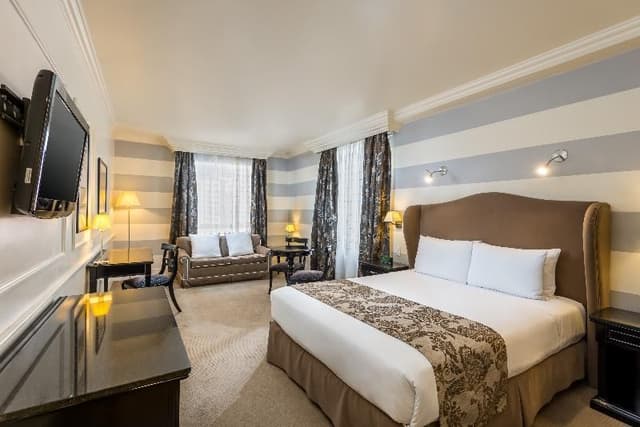 DOUBLE SUPERIOR QUEEN BED