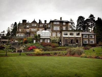 Langdale Chase (Lake View)