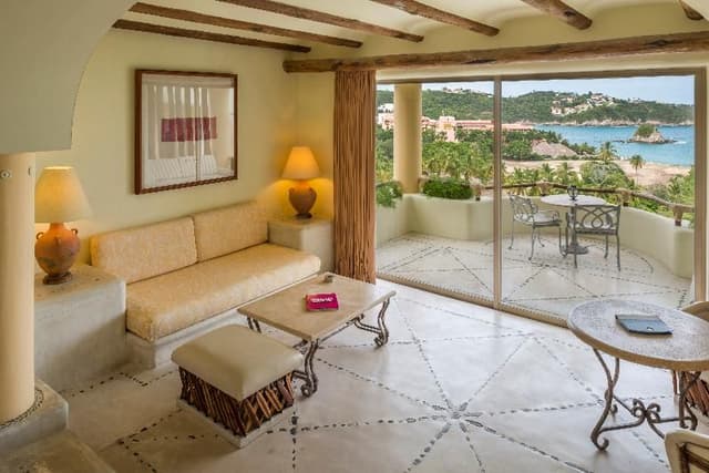 SUITE WITH PRIVATE POOL