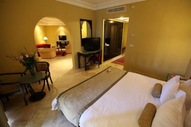 JUNIOR SUITE EXECUTIVE