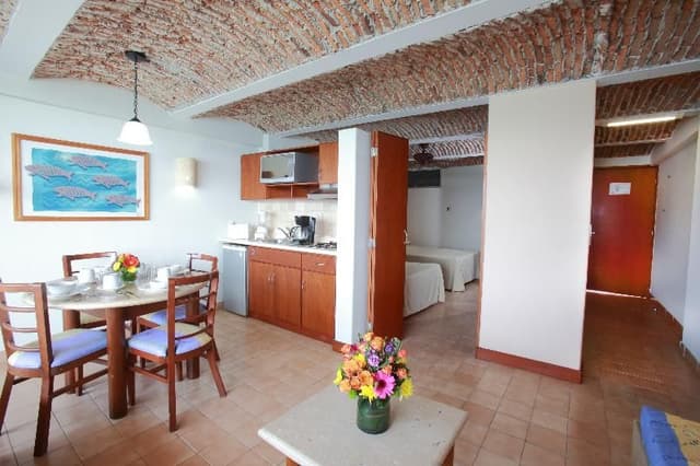 SUITE WITH KITCHENETTE