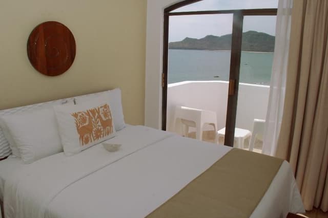 DOUBLE QUEEN SIZE BED