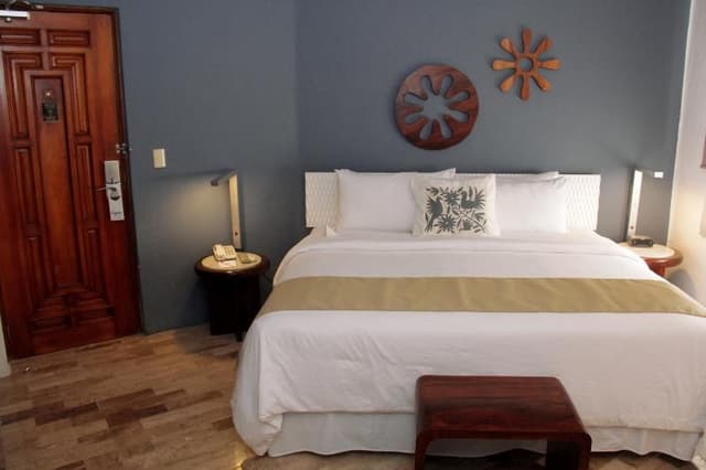 SUITE ONE BEDROOM