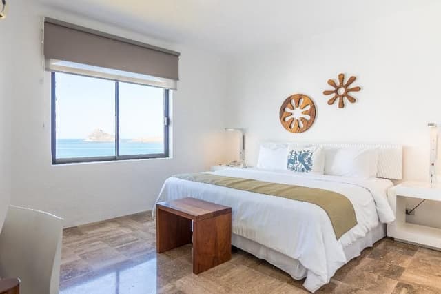 DOUBLE KING SIZE BED