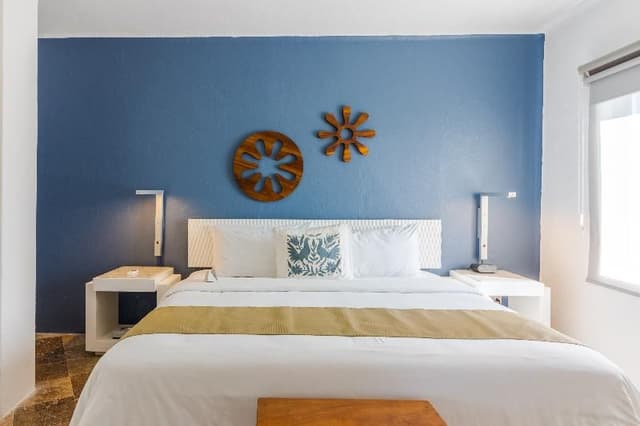DOUBLE KING SIZE BED