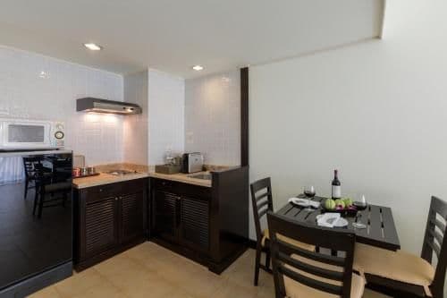 ONE BEDROOM FAMILY SUITE - KING