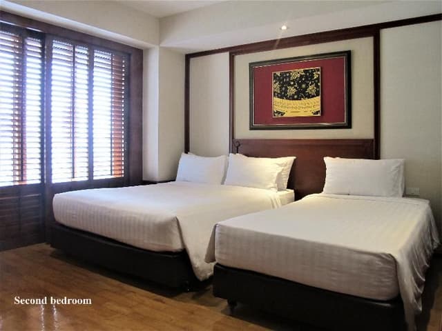 FAMILY ROOM TWO BEDS