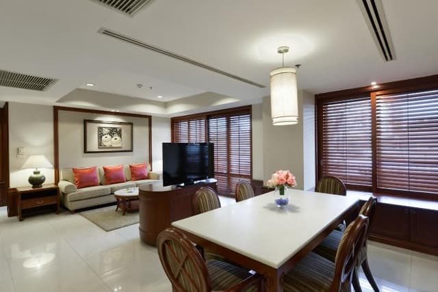 FAMILY ROOM TWO BEDS