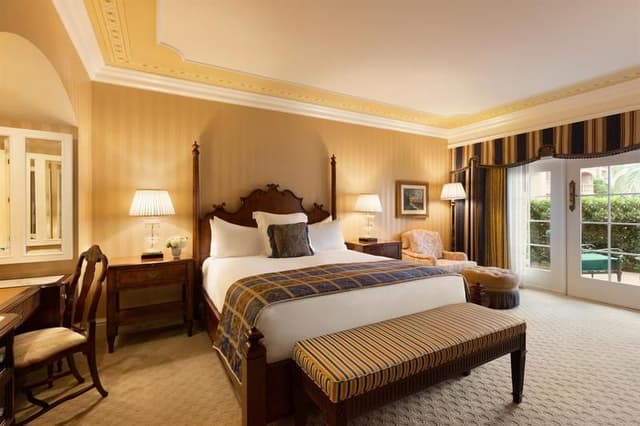 SINGLE KING SIZE BED