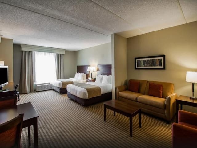SUITE TWO QUEEN BEDS