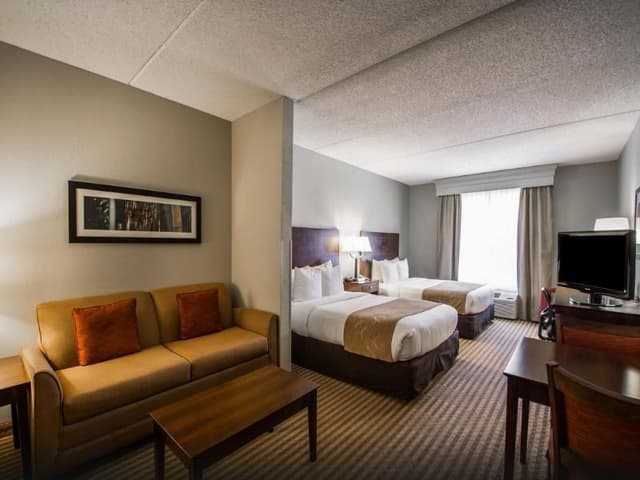 SUITE TWO QUEEN BEDS
