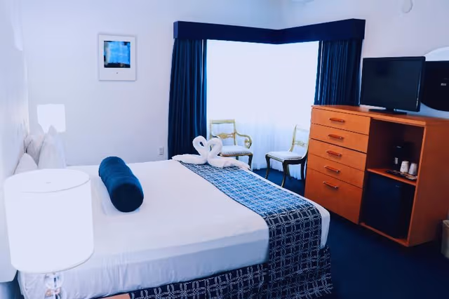 DOUBLE KING SIZE BED