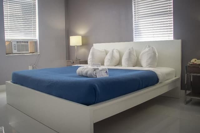 DOUBLE KING SIZE BED