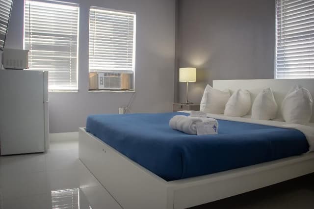 DOUBLE KING SIZE BED