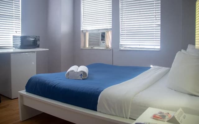 DOUBLE QUEEN SIZE BED