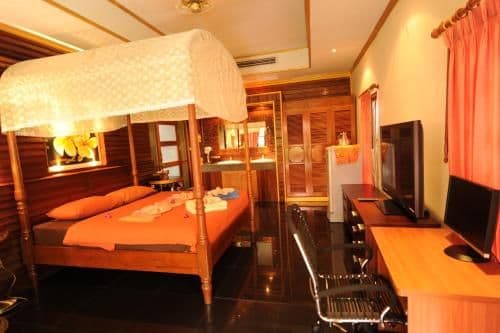 Deluxe Bungalow with Garden View