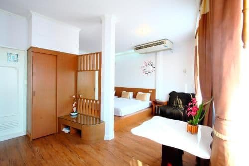 Deluxe Queen or Twin Room