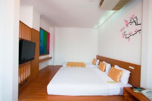 Deluxe Queen or Twin Room