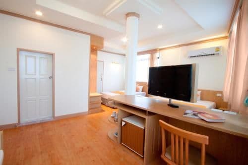 Deluxe Queen or Twin Room