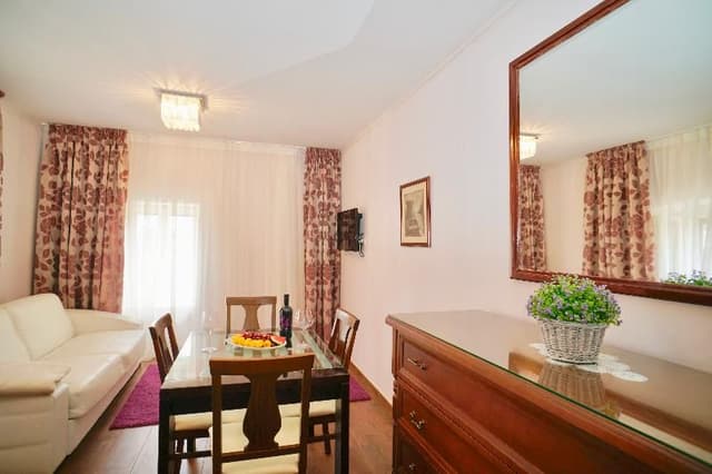 APARTMENT CAPACITY 4 ONE BEDROOM