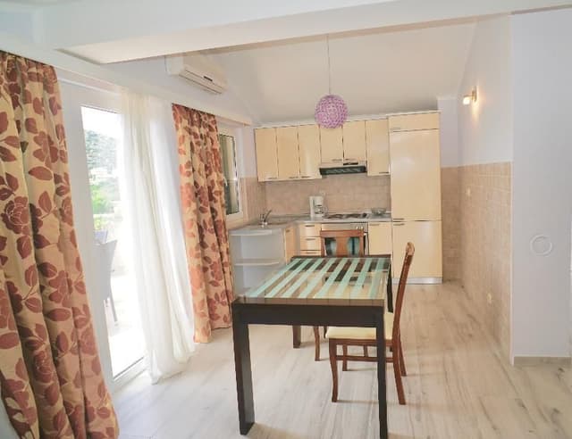 APARTMENT CAPACITY 5 TWO BEDROOMS