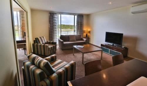 Luxury Two-Bedroom Apartment with Spa Bath