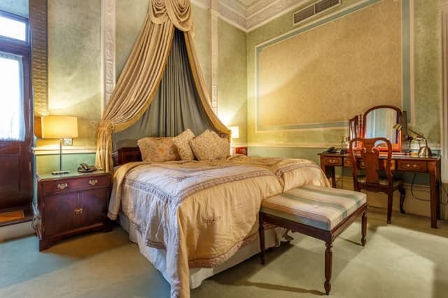 SUITE ONE BEDROOM