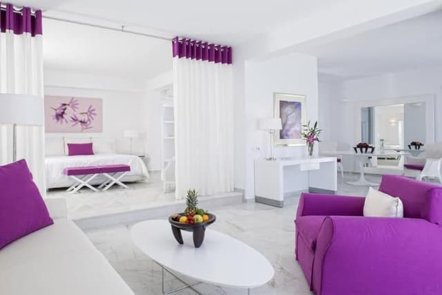 SUITE WITH PRIVATE POOL
