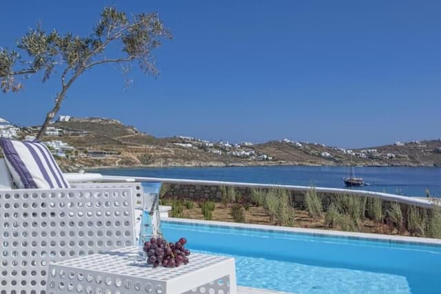 SUITE WITH PRIVATE POOL