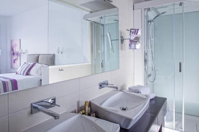 SUITE WITH JACUZZI