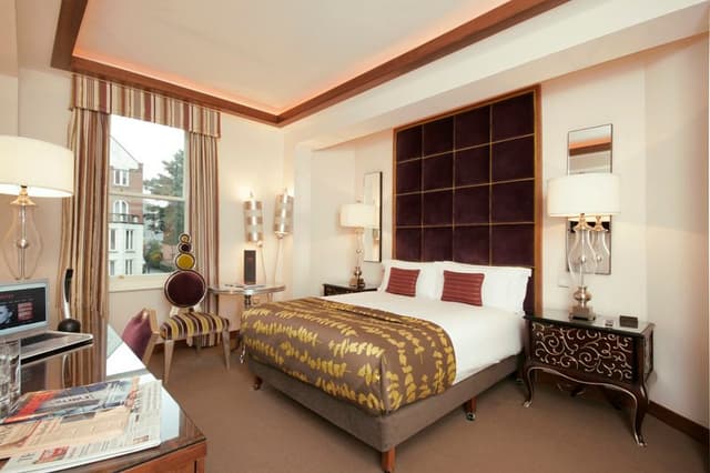 SINGLE QUEEN SIZE BED