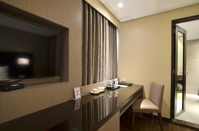 SUITE EXECUTIVE