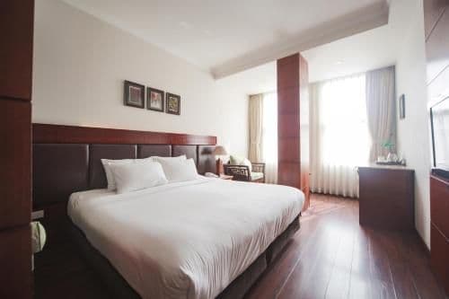 Premium Deluxe Double or Twin Room with Window and City View