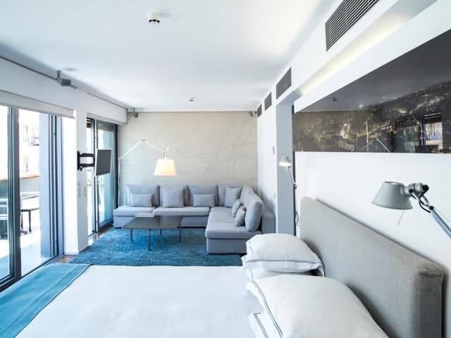 SUITE CAPACITY 1