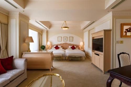 Junior Suite with Two Extra Beds with Free Lounge Access - Non-Smoking