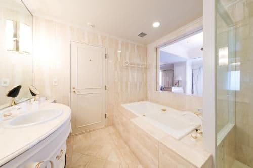 Junior Suite with Two Extra Beds with Free Lounge Access - Non-Smoking